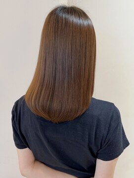 レジナヴィータ 栄(Reginavita) ブラウンベージュ ストレート 艶トリートメント 20代 美髪 艶髪