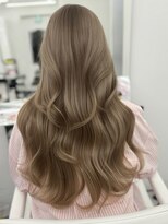 アマトウキョウスマートサロン(AMA TOKYO×Smart Salon) ヘーゼルベージュ ブリーチ レイヤーカット 海外風