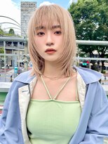 ホロ(hollo)&nbsp;ミディアムレイヤーカットハッシュカット抜きっぱなしブランド