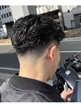 フォーコーナーズ(Four Corners) スキンフェードツーブロック刈り上げジェットモヒカンマンバン