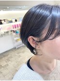 くびれショート×暗髪カラー