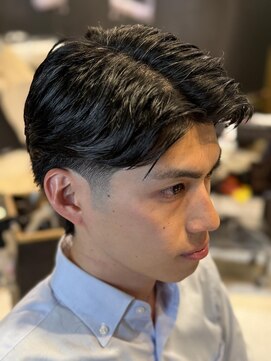フランクスバーバー アンド ビアークラブ(FRANK'S BARBER and BEER CLUB) MEN’S HAIR/リバースセンターパート/ニュアンスパーマ