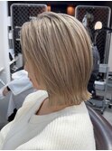 レイヤーボブ×ミルクティーベージュ　ブリーチ　ダブルカラー