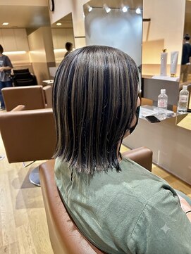 ロッカ(ROCCA) 白髪ぼかし×アンブレラカラー×大人切りっぱなしボブ