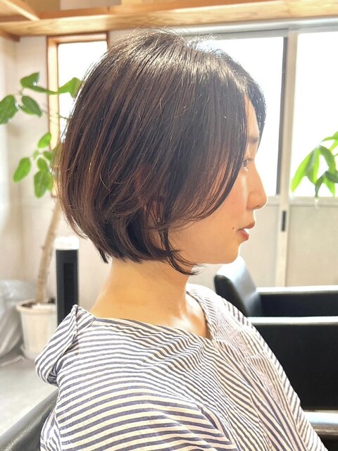 丸みショートヘアピンクベージュカラーミルクティーベージュ