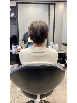 ハルキ ミナト ジャパン オオサカ(HARUKI MINATO japan OSAKA) 40代50代小顔似合わせカットくびレイヤーエモージュ大人可愛い