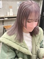 イル(ill)&nbsp;ピンクグレージュ　ブリーチカラー　ステップカット