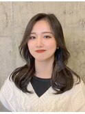 オリーブグレージュ/韓国ヘア/顔周りレイヤー/くびれ巻き