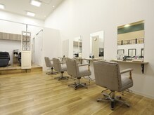 オーガニック ファッションクルーズ ひたちなか店(Organic)の雰囲気（セット面5席準備しております。オーガニックの木目調のスタイル）