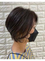 ユア レッシュブ ゆりのき店(Your Lecheveu)&nbsp;ショートボブ。インナーカラー＆ハイライトカラー