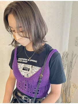 キティン 吉祥寺(kitin) 《kitin吉祥寺》 外ハネミディ グレージュカラー