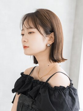 リリーオブザベイス(Lily of the Vase) 切りっぱなし/外ハネ/ショート/ボブ
