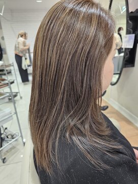 アッシュ 二俣川南口店(Ash) 30代40代50代/ロング白髪ぼかしハイライト