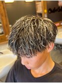 ツイストスパイラルパーマセンターパート ツーブロック大人ヘア