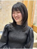 大人ウルフ顔まわりレイヤーミディアム黒髪ストレートイノア