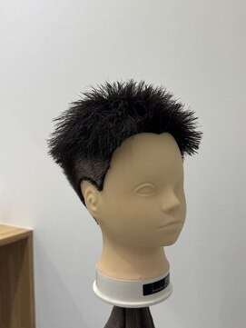 ルーストデラックス 京都河原町三条(ROOST dx) 刈り上げスパイキーショート