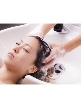 健やかな頭皮から髪を美しく。髪も心もリフレッシュできる極上のスパタイムをご堪能ください♪