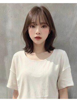 顔周りレイヤー外ハネヘア