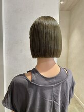 赤みを抑えたオリーブカラー×コンパクトボブ【熊本美容室】