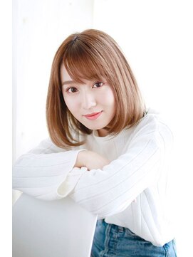 プティルカ(PutiLuca D.C.) ハイトーンベージュの内巻きボブ