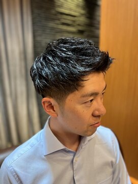 ヘアモード キクチ 銀座店 銀座 理容室 ビジネスフェザーアップバング