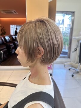キサ ファータ 恵比寿(kisa fata) 大人ショート_前下がりボブ_30代40代ブリーチハイトーンカラー