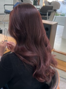 モイシェン(mauschen) レイヤーカット×ローズレッドカラー