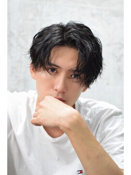 オルズ 渋谷(ALLZ) 黒髪センターパートウルフ縦落ちツイストスパイラルパーマ波巻き