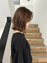 ヨーク(YOKE)&nbsp;YOKE 切りっぱなしボブ外ハネボブレイヤーボブマロンベージュ