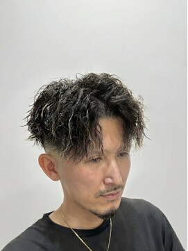 ツイストパーマ×フェードカット