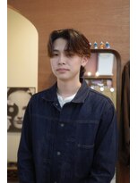 エディ(Edy)&nbsp;メンズセンターパートニュアンスパーマブラウンカラー韓国ヘア