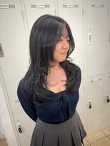 リズ(Rizz)&nbsp;トレンドのロングレイヤーカット