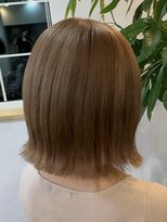 ルーチェ(Lu-che) 切りっぱなしボブ×ミルクティーベージュ
