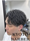 ローフェード/波巻きパーマ/センターパート
