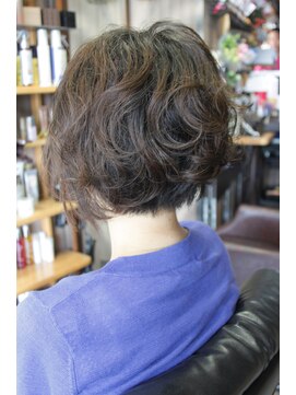 オーバーキャプテンネイキッド(OVER CAPTAIN NAKED) メリハリ前下がりショートボブ×Airwave