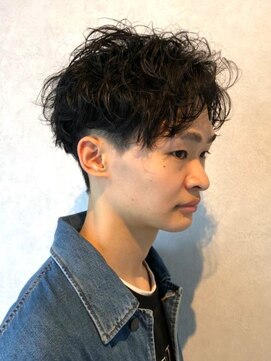 メンズサロン ブロック(Men's Salon bloc) アップバング　ツイストスパイラルパーマ　黒髪　メンズショート
