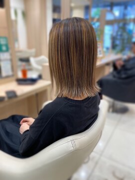 アッシュ 行徳店(Ash) 切りっぱなしボブ×ハイライトローライト
