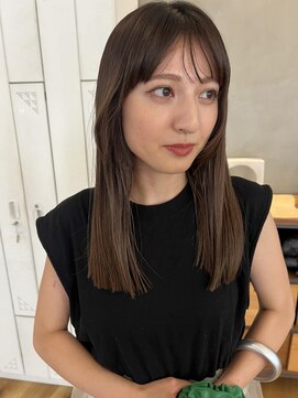 アトロ(Atoro) ストレートでも動きがある質感に