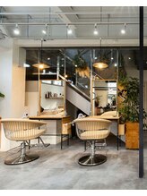【髪を綺麗に、心はリラックス】開放感のある店内で、親しみやすいスタッフがお迎えいたします♪