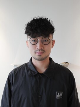 プールサイド(POOLSIDE) スペインカール/フェードカット/メンズパーマ