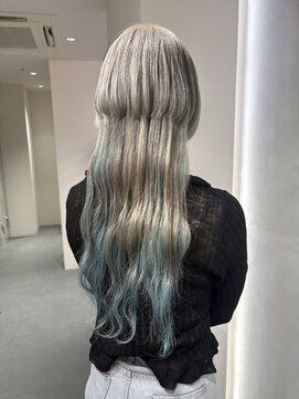 ステラ(STELLA) グレージュと淡いブルーで作るデザインカラー