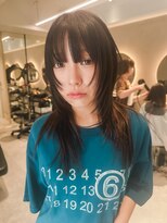 シラフ(SHIRAF)&nbsp;重めバングと軽やかなウルフレイヤー