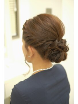 リサ 恵比寿(risa.) ねじりルーズアップスタイル