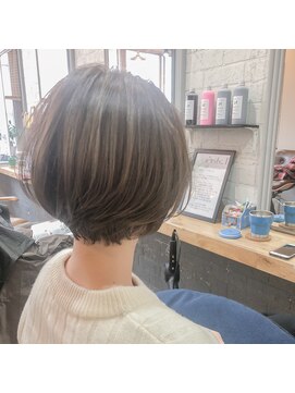 エルダーズバイユーレルム(L:der's by u-realm) 全身バランスがよく見える華奢見えイルミナカラーボブ