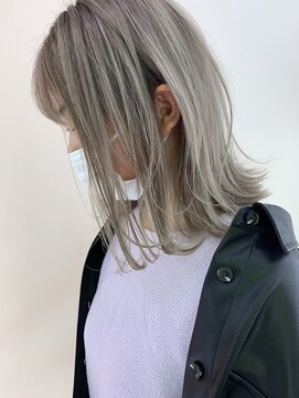 クレア 茅ヶ崎(CREA) ホワイトアッシュ×切りっぱなしボブ