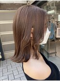 △ブリーチなしミルクティーベージュ外ハネロブヘアミディアム