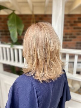 ヘアースタジオ ハーフバック 高尾店(HAIR STUDIO HALF BACKS×１/2) ベージュブロンド