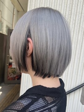 ロア 福岡天神本店(LORE) ダブルカラーミルクティーベージュカラーケアブリーチミニボブ