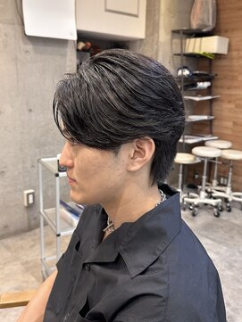 ヒート トウキョウ 目黒店(HEAT TOKYO) フェザーパーマ　センターパート　ツーブロック