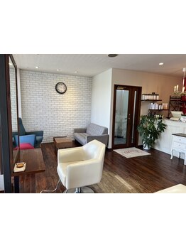 ゆったりとした時間を過ごせるマンツーマンの完全プライベートサロン◎髪のお悩みも気軽にご相談ください♪